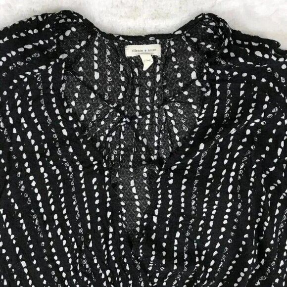 URBAN OUTFITTERS Criss Cross Front Top Size Small - Picture 7 of 9